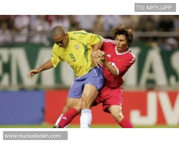 足球明星独特伤疤图案解析与背后故事揭秘