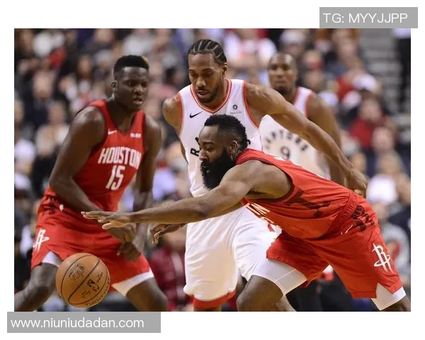 2004年NBA精彩对决火箭队与猛龙队的巅峰之战回顾与分析