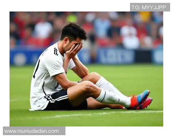 足球明星受伤拄拐杖的真实瞬间照片集锦展现运动员坚韧不拔的精神